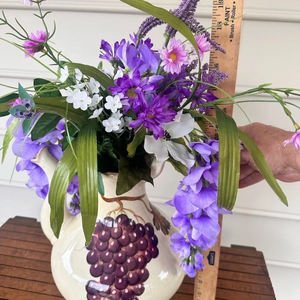 Villa Grande handpainted Tabletop Gallery floral arrangement
